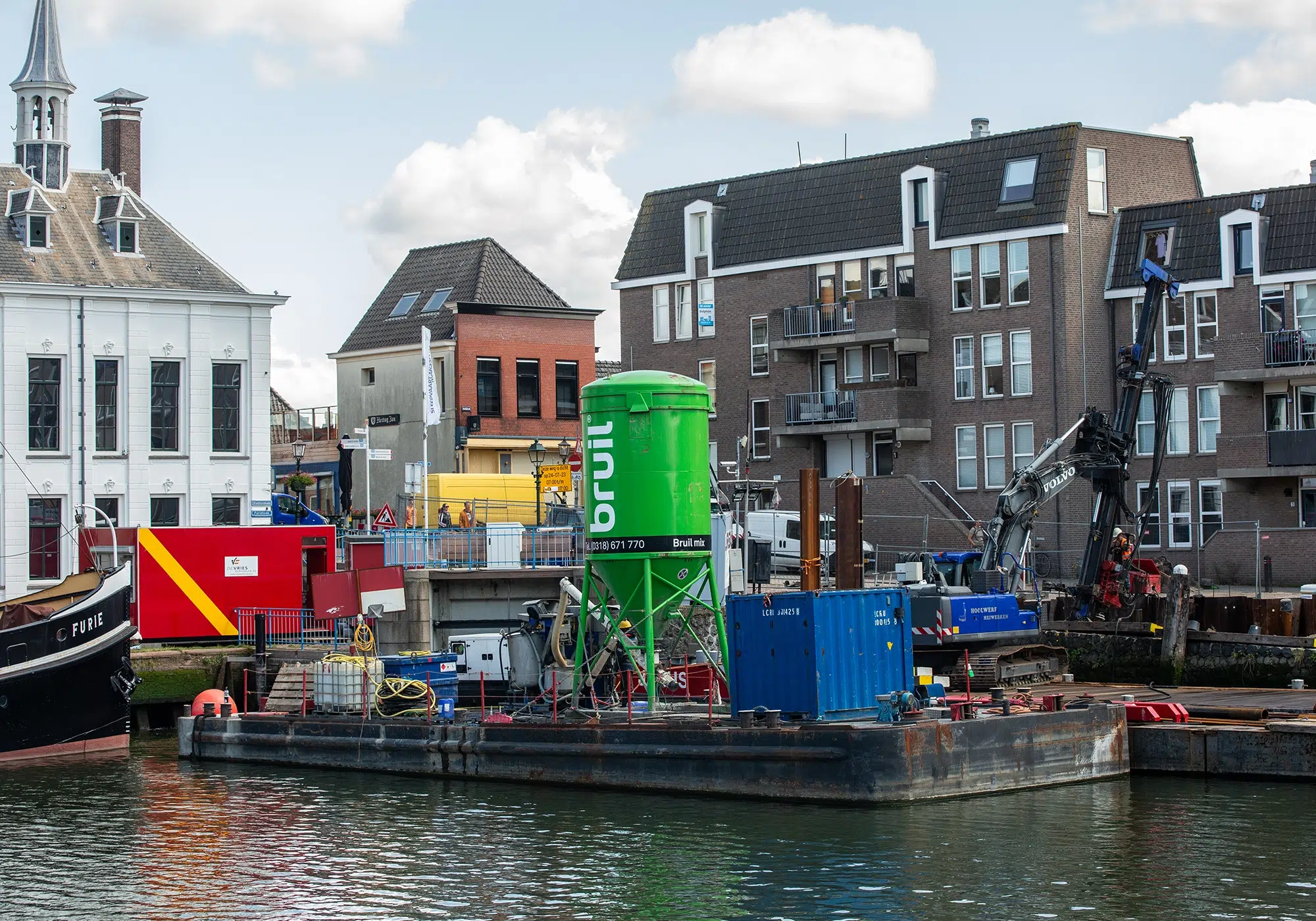 Vervangen van de kademuren bij monumentale bebouwing