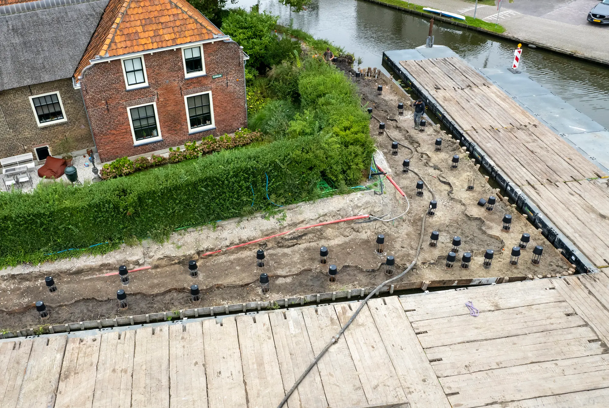 Vervanging van de kademuur en de brugconstructie