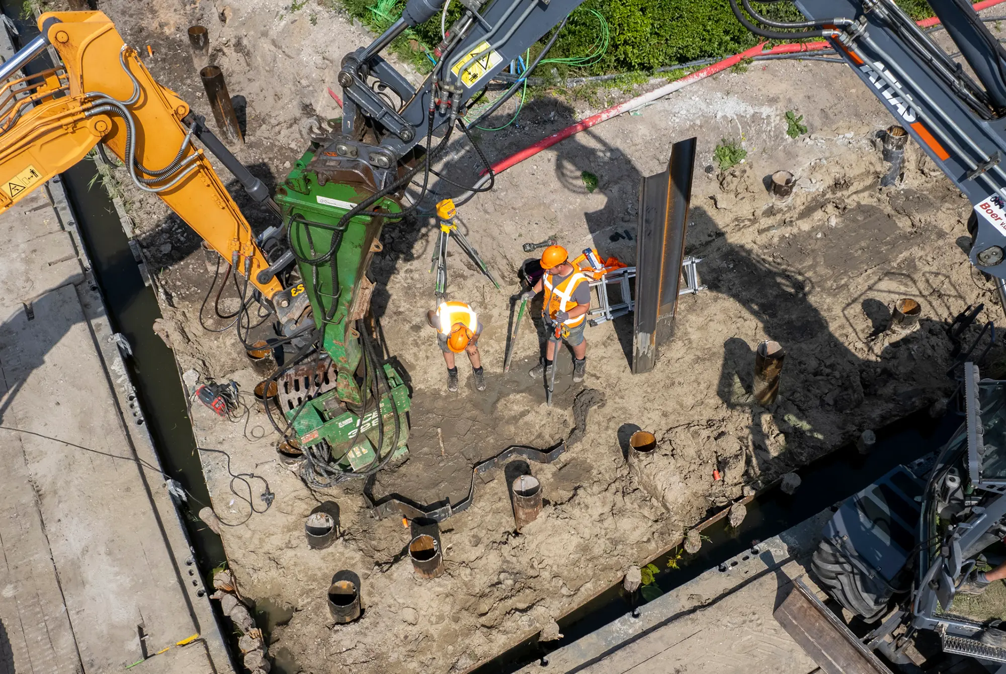 Vervanging van de kademuur en de brugconstructie