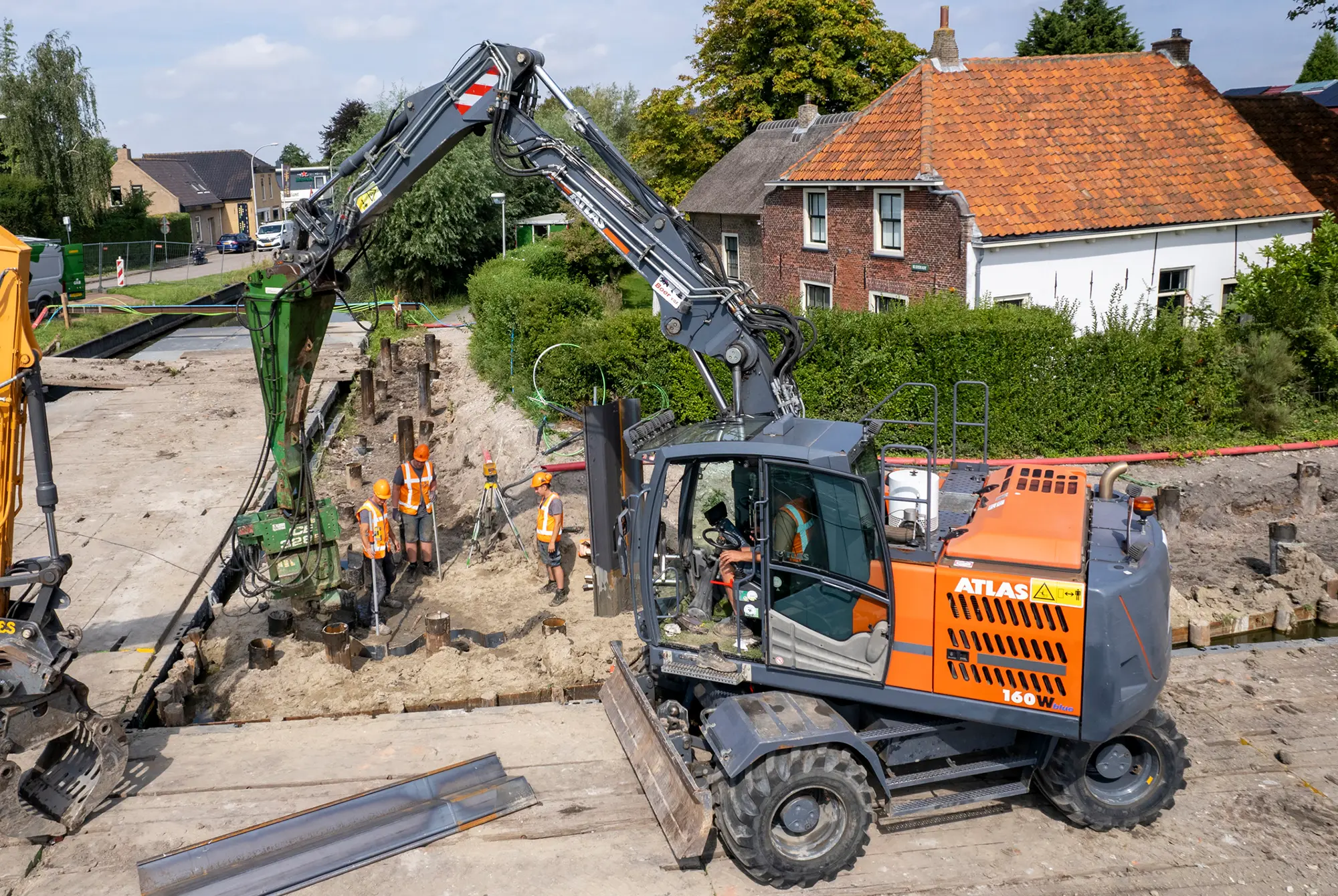 Vervanging van de kademuur en de brugconstructie