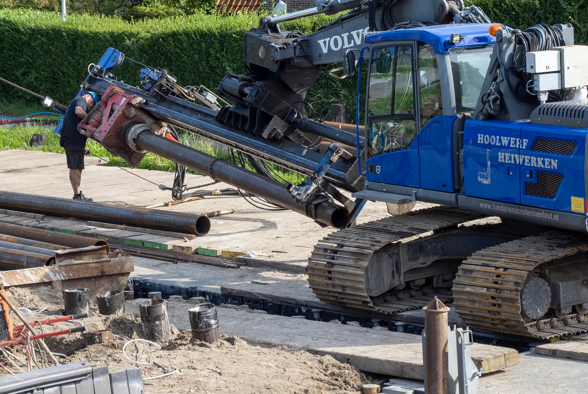 Vervanging van de kademuur en de brugconstructie